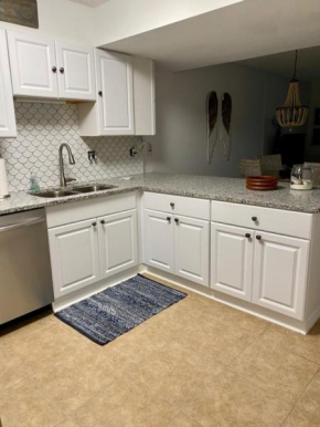 Ocean View 2 Bed, 2 bath, Steps to the Beach - Spanish Trace 240